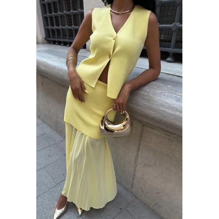 Yelekli Ve Pilise Etekli Triko Takım 10001