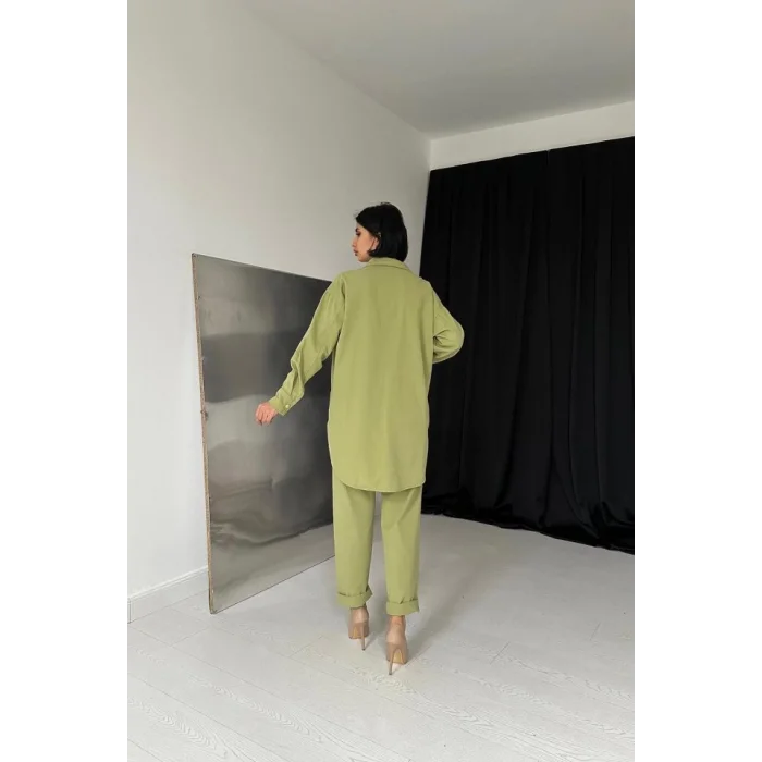 Yeşil Gömlek Ve Çıtçıtlı Pantolon Takım