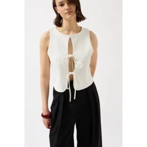 Bağcık Detay Dekolte Bluz