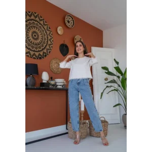 Beyaz Püskül Detaylı Bluz