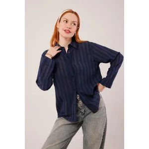 Düğmeli Ve Çizgi Detaylı Lacivert Gömlek