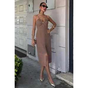 Göğsü Aksesuarlı Önü Yırtmaçlı Elbise 2899