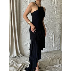 GÜLLÜ ELBİSE ASİMETRİK KATLI - Siyah