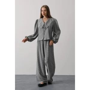 İşlemeli Bebe Yakalı Pantolon Takım - Siyah