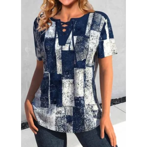 Kadın Kısa Kollu Yakası Bağcıklı Kuş Gözü Detay Parça Desenli Süprem Bluz