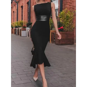 Kadın Kolsuz Kayık Yaka Beli Deri Detaylı Krep Elbise