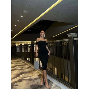 Kadın Madonna Yaka Sandy Kumaş Büzgü Detay Midi Boy Elbise