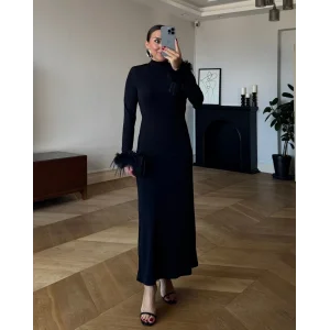 Kadın Uzun Kollu Balıkçı Yaka Kol Ağzı Tüy Detaylı Uzun Krep Elbise