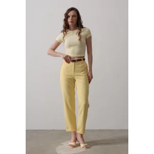 Kemerli Havuç Pantolon - Sarı
