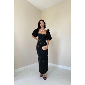 Siyah İşlemeli Kolu Garnili Elbise