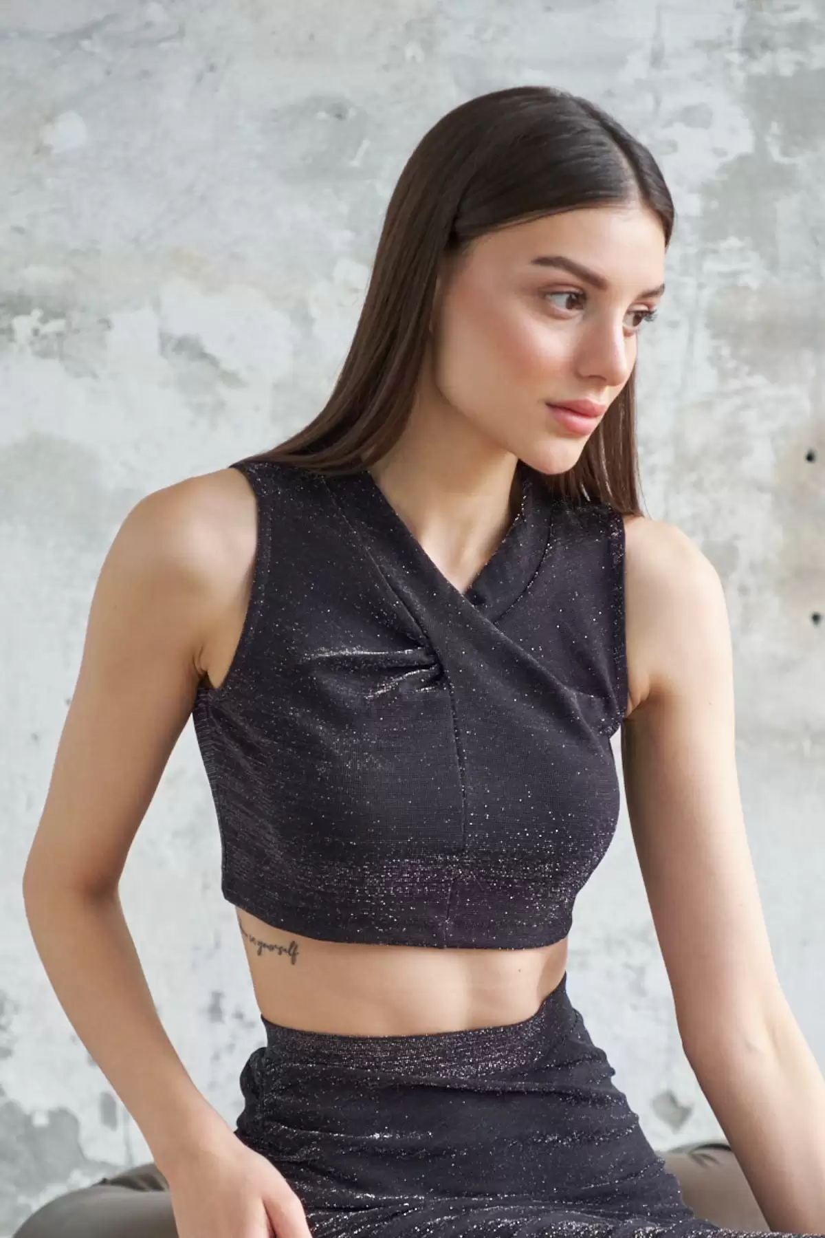 SHINY GILMERY CROP BLOUSE