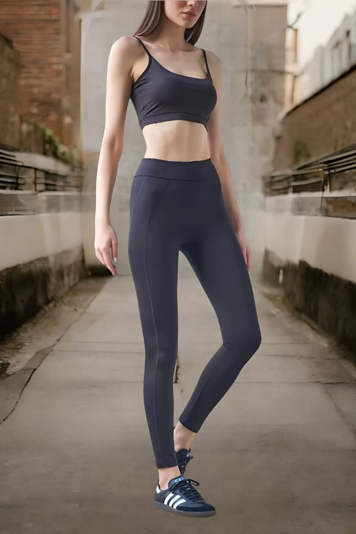 VERARBEITUNG DER ACTIVE-SPORT-TIGHTS MIT NÄHTDETAILS