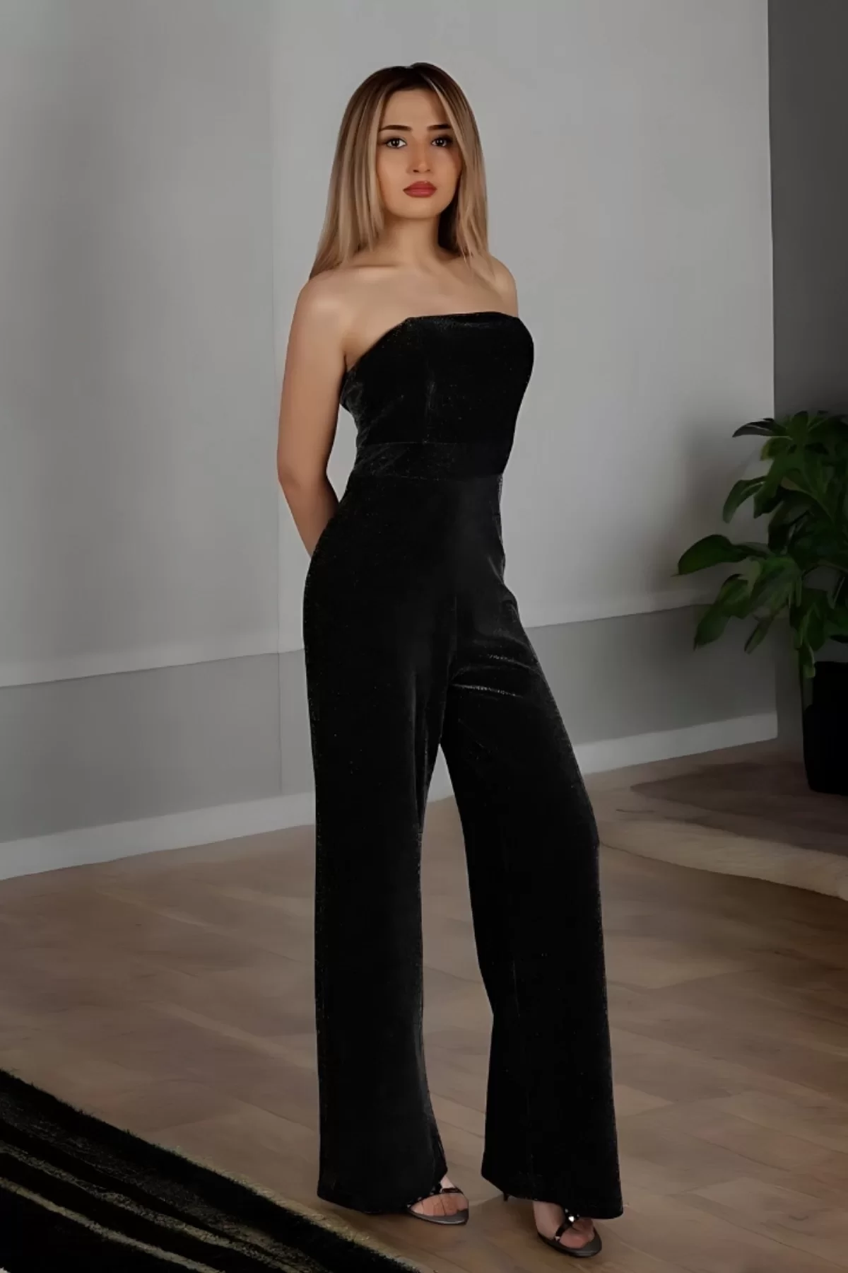 GLÄNZENDER SILBERNER ABEND-JUMPSUIT