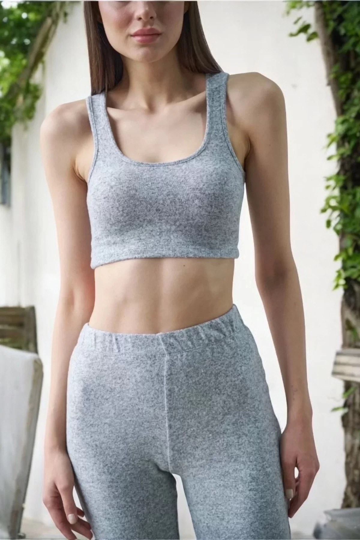 WEICHES, STRUKTURIERTES, DICKES CROP-TOP MIT RIEMEN