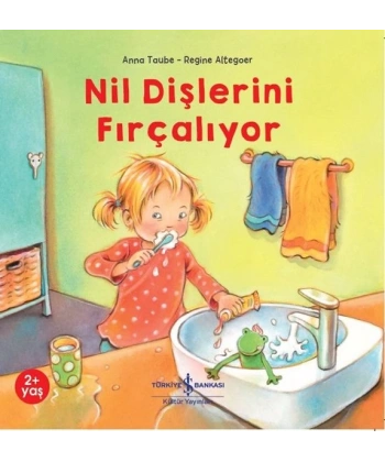 Nil Dişlerini Fırçalıyor