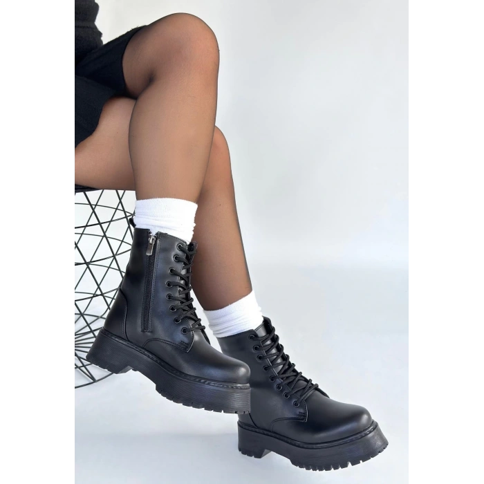 Jonni Siyah Cilt Bağcıklı Bot