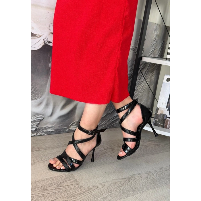 petite ateiler Mariya Siyah Rugan Topuklu Ayakkabı