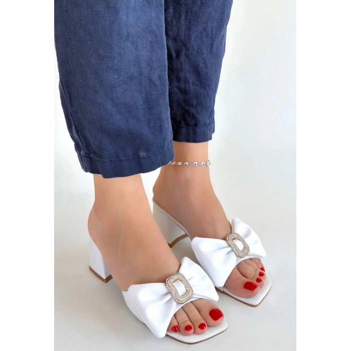 petite ateiler Niyyar Beyaz Cilt Topuklu Terlik