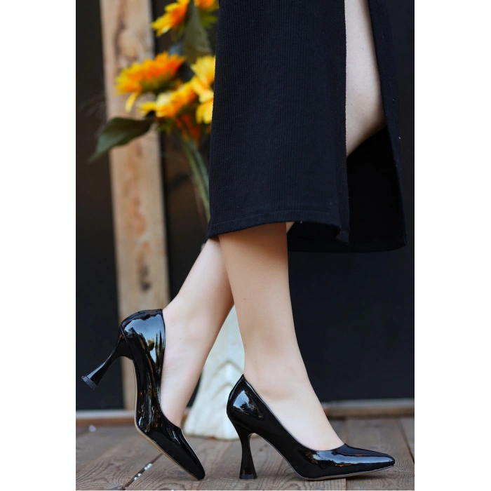 petite ateiler Ulba Siyah Rugan Stiletto Ayakkabı