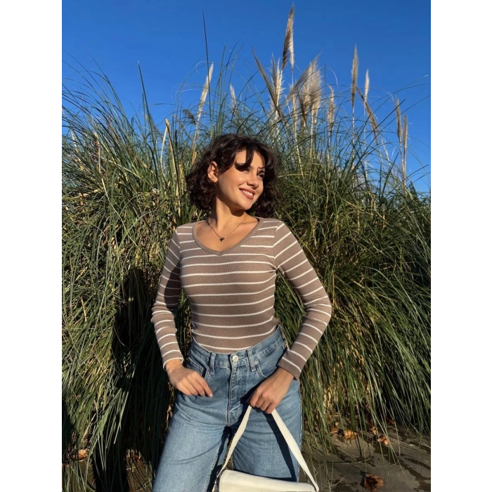 petite ateiler V yaka çizgili bluz bej A3699