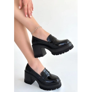 petite ateiler Janes Siyah Rugan Dolgu Topuk Ayakkabı