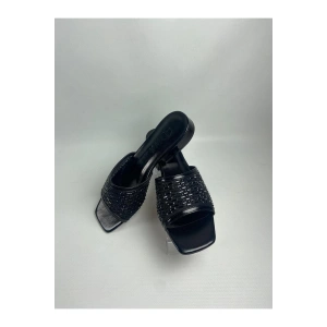 petite ateiler Ortu Siyah Cilt İşlemeli Terlik