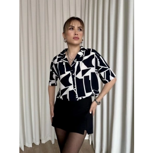 petite ateiler Siyah beyaz baskılı crop gömlek