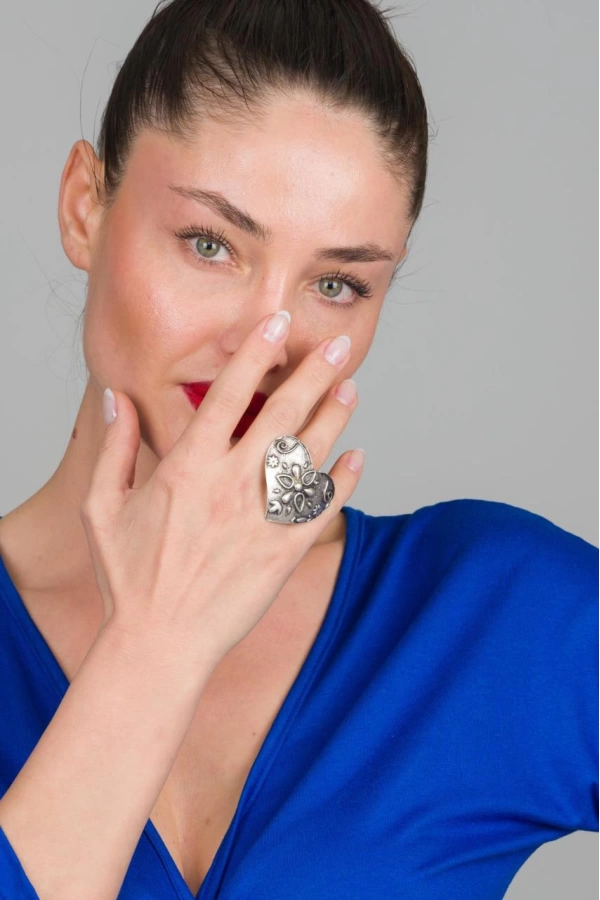 ZeyDor Floral Pattern Heart Ring 1346