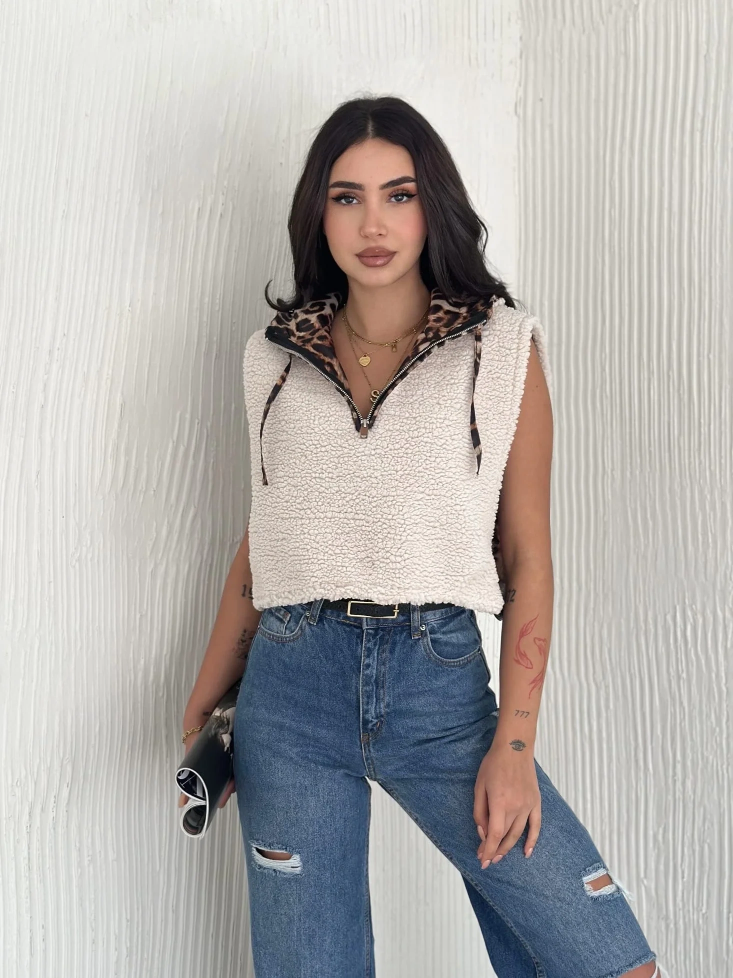 Astarlı kapşonlu kuzu yelek beyaz