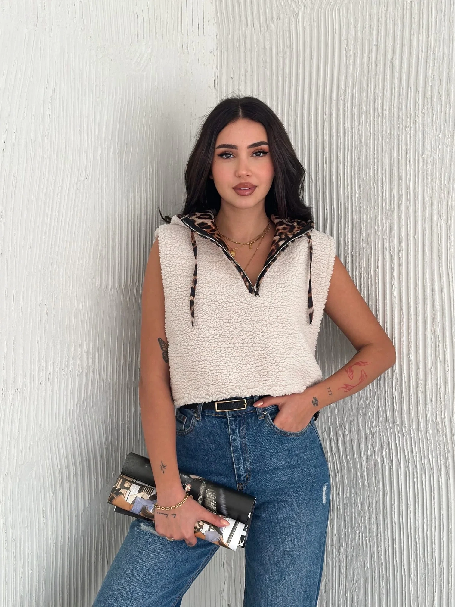 Astarlı kapşonlu kuzu yelek beyaz