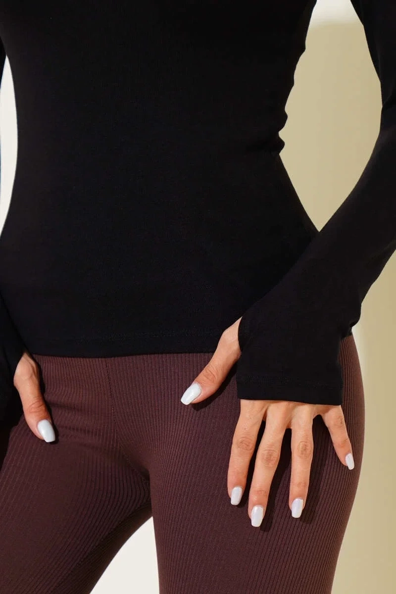 Basic Parmak Geçirme Detaylı Bluz siyah