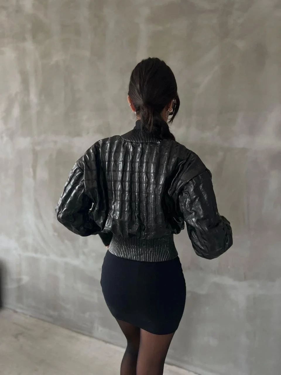 Beli büzgülü crop deri ceket siyah