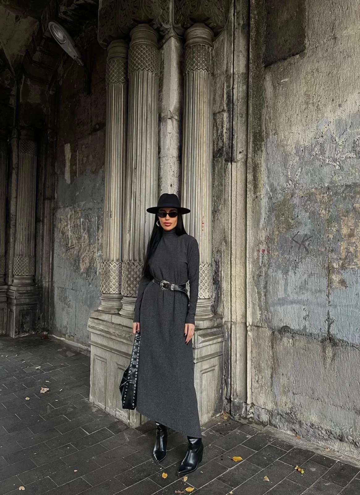 Boğazlı kalın bürümcük uzun elbise siyah