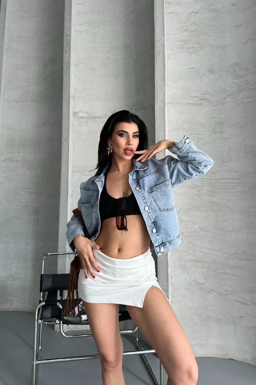 Çift cepli kol katlamalı kar yıkama crop kot ceket buz mavi