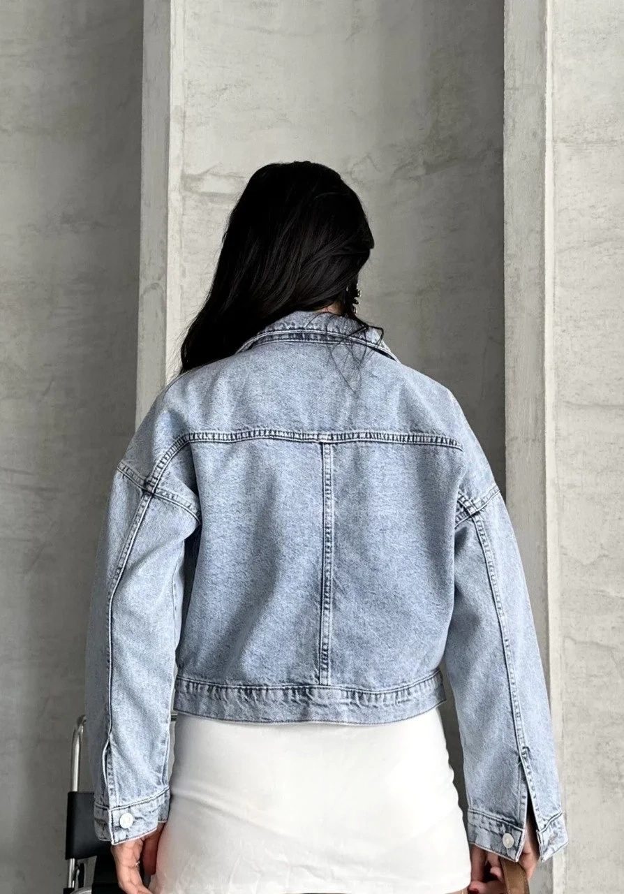 Çift cepli kol katlamalı kar yıkama crop kot ceket buz mavi