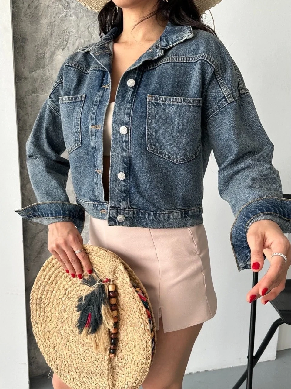 Çift cepli kol katlamalı kar yıkama crop kot ceket kahve tint