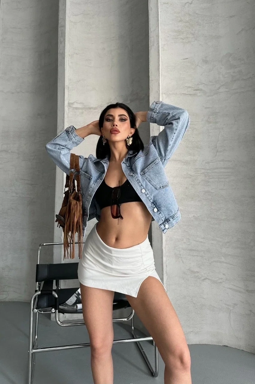 Çift cepli kol katlamalı kar yıkama crop kot ceket mavi