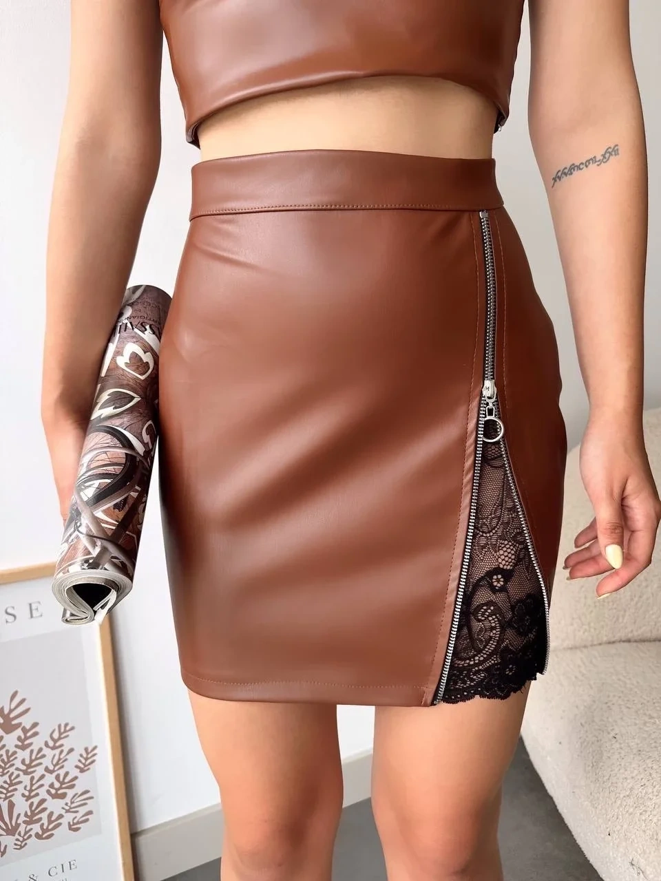 Dantelli fermuarlı deri etek kahve