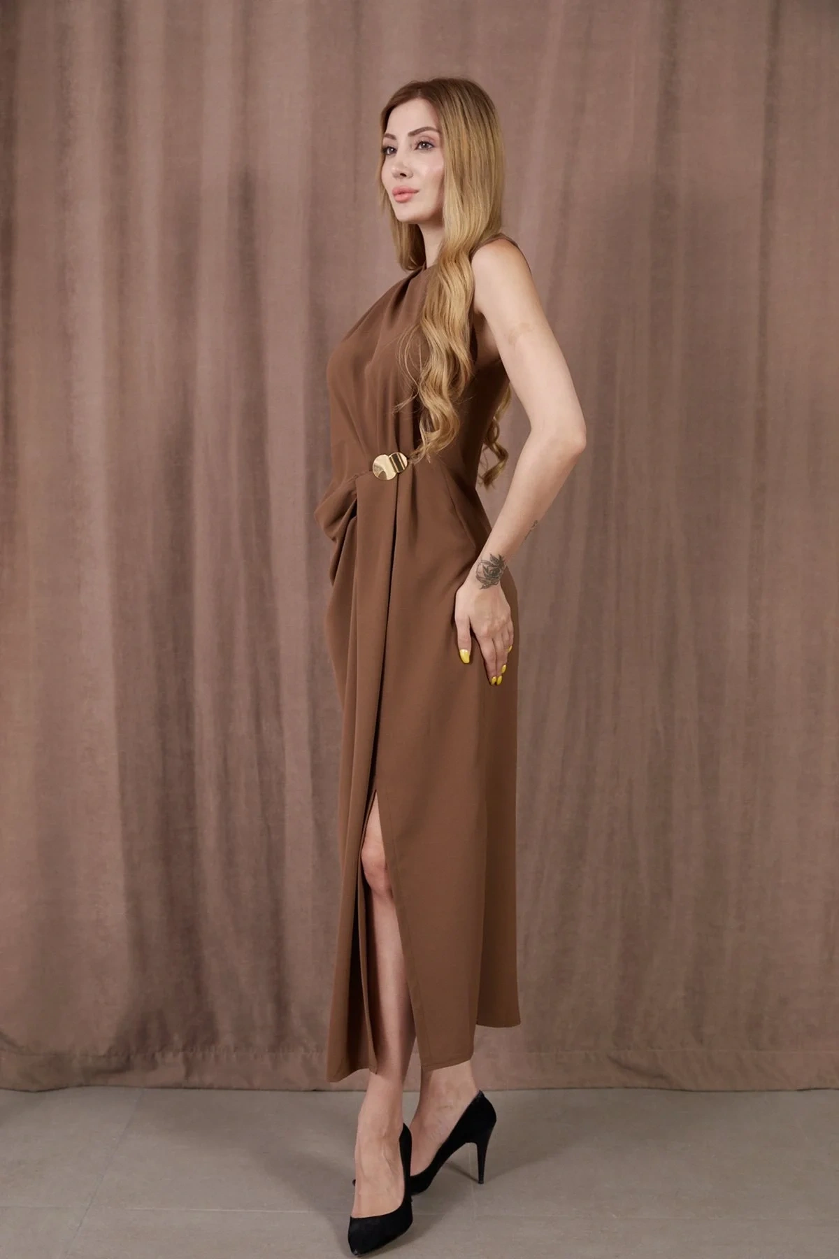 Kadın Kalın Askılı Yırtmaçlı Linda Kumaş Elbise Kahve