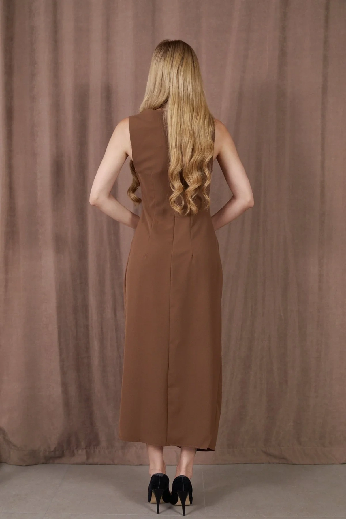 Kadın Kalın Askılı Yırtmaçlı Linda Kumaş Elbise Kahve