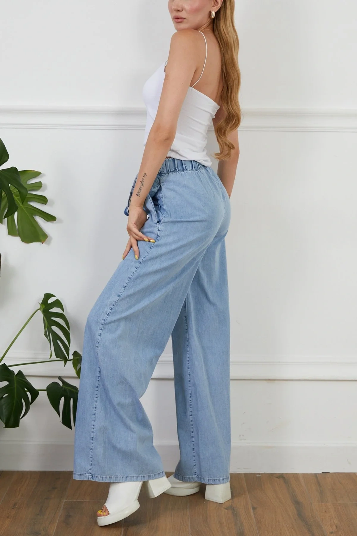 Kadın Rahat Kesim Beli Lastikli İ̇nce Kot Pantolon