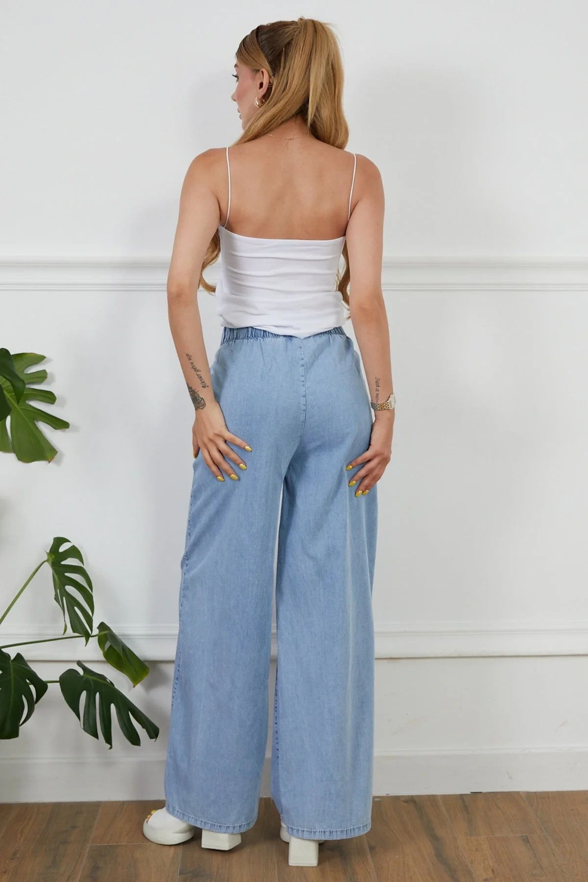 Kadın Rahat Kesim Beli Lastikli İ̇nce Kot Pantolon