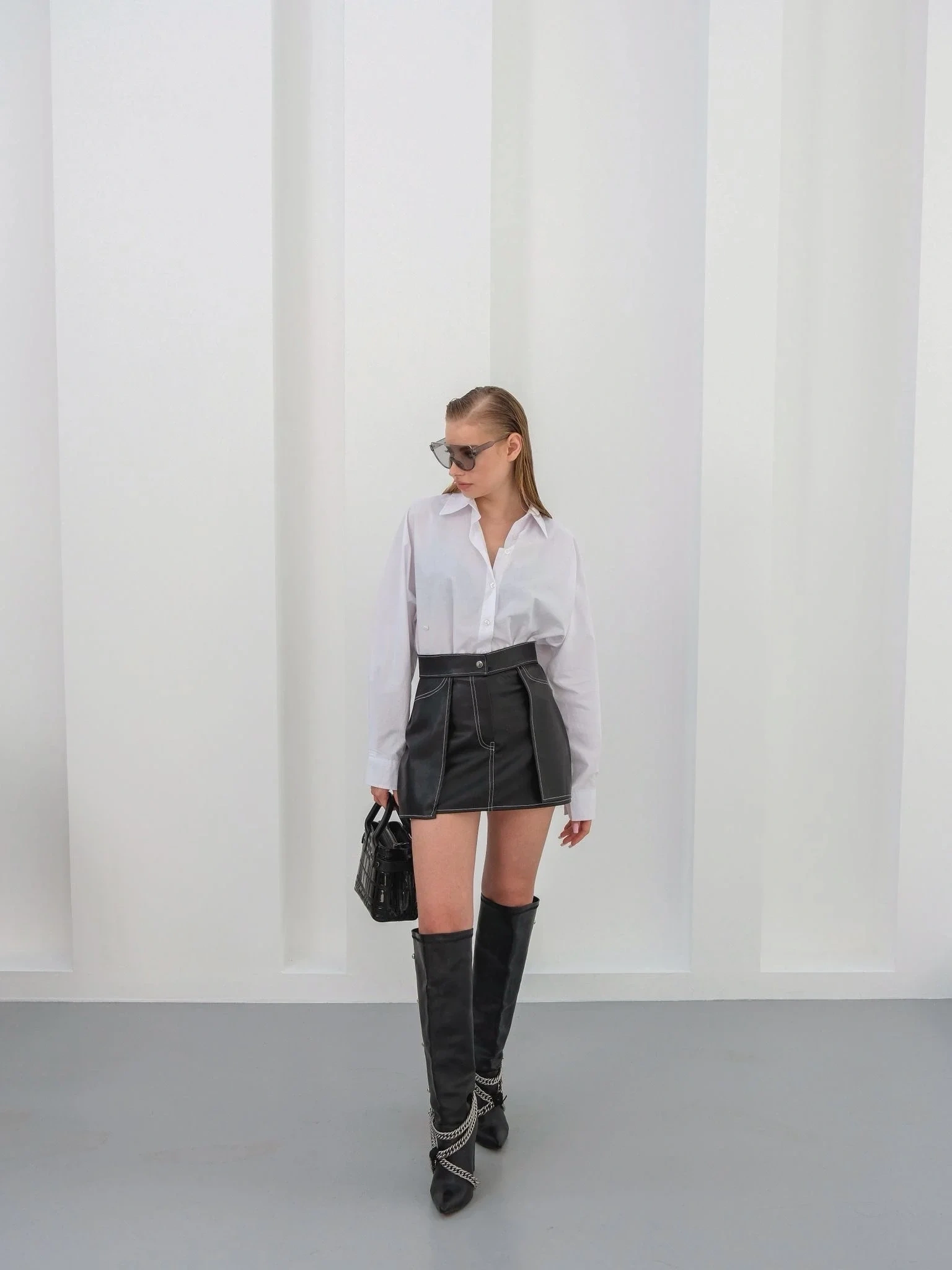 Kontrast deri etek siyah