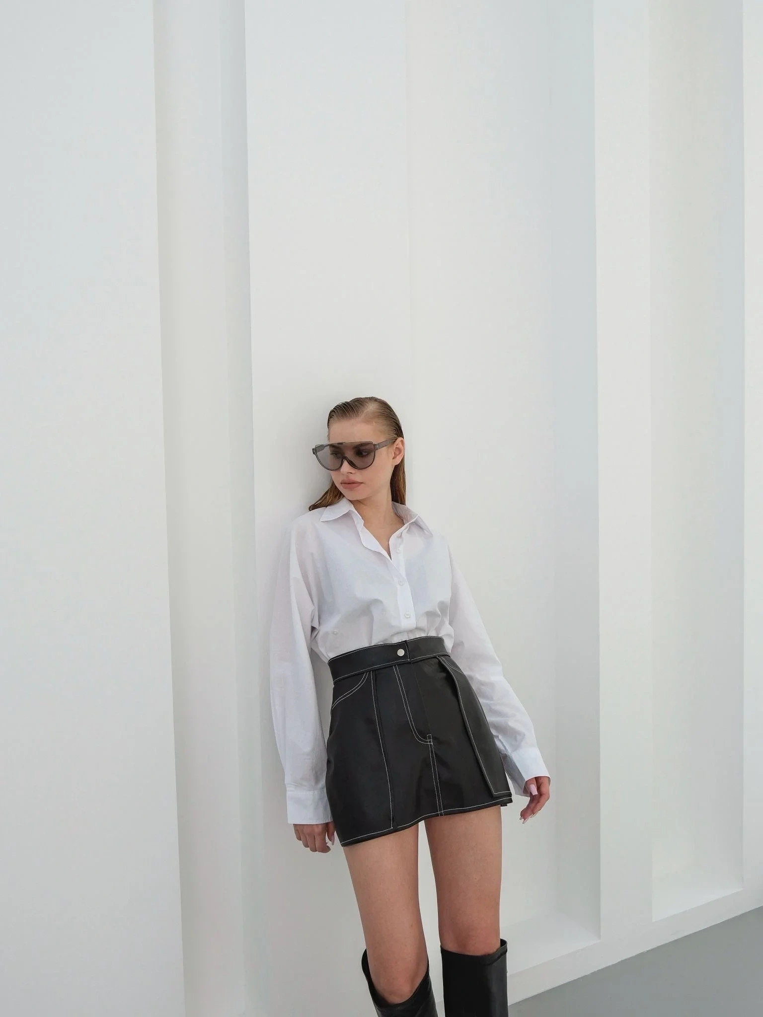 Kontrast deri etek siyah