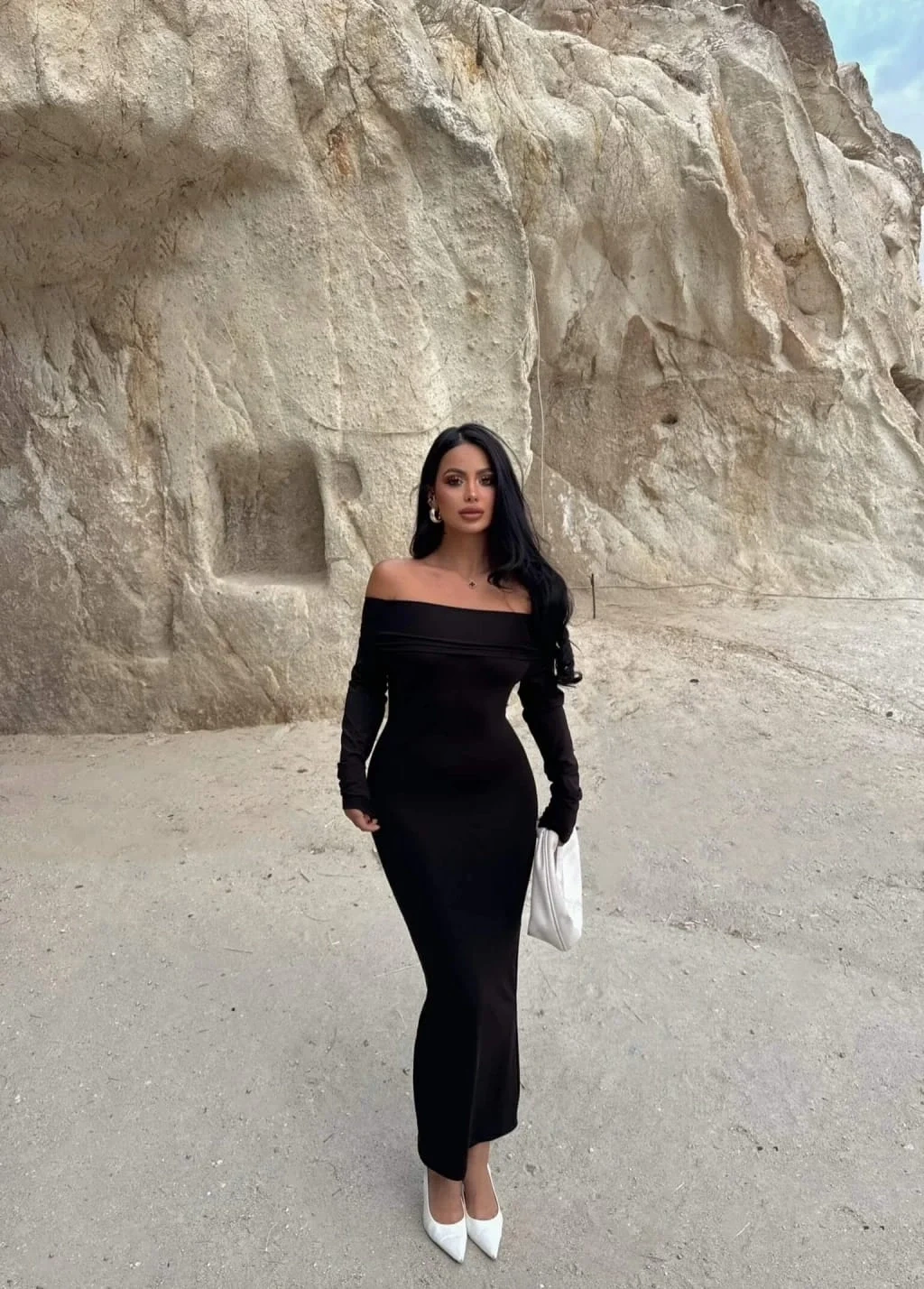 Madonna yaka esnek kumaş elbise siyah