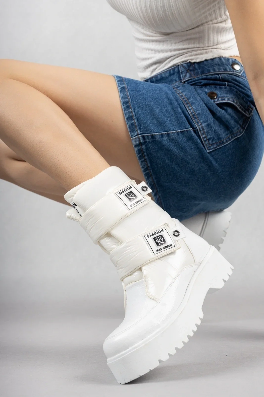 Miah Beyaz Rugan Kar Bot