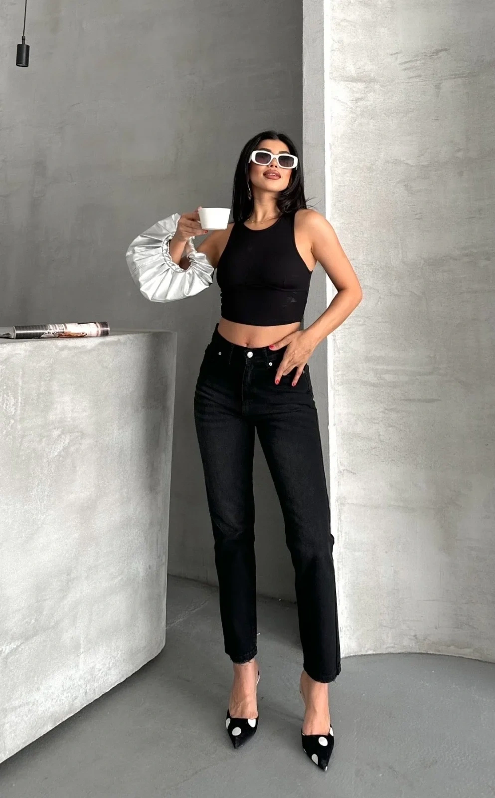 Mom fit enzim bıyıklı taş yıkama jeans pantolon siyah