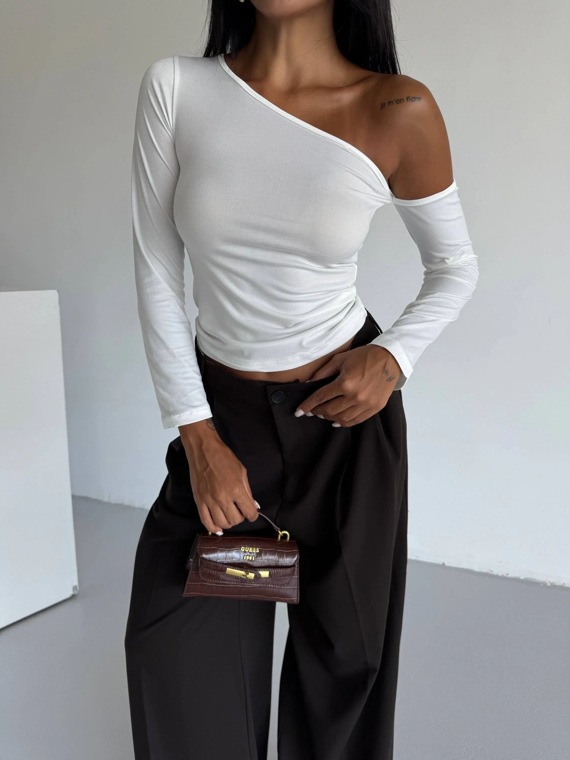 Omuz detaylı kollu bluz beyaz