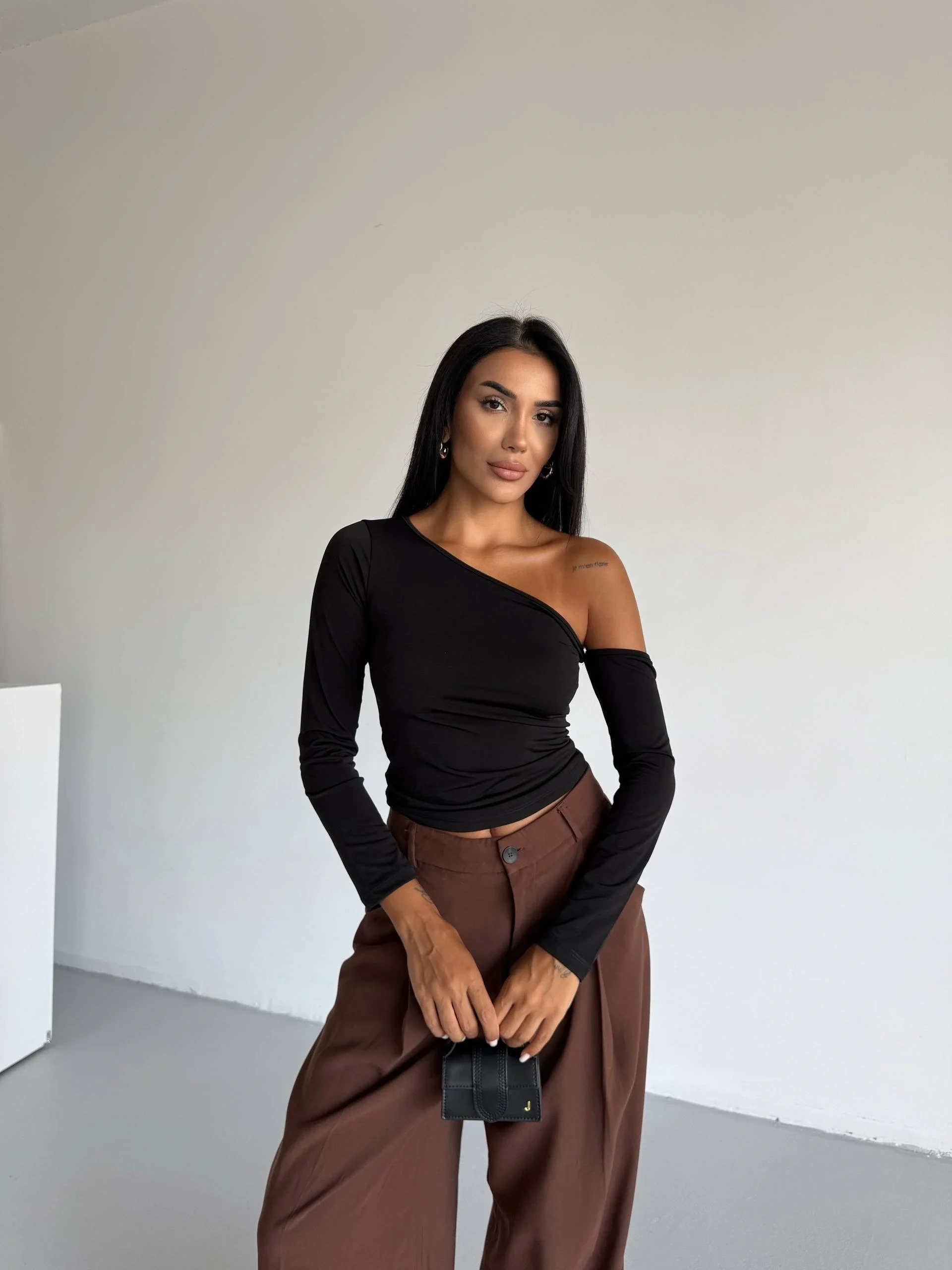 Omuz detaylı kollu bluz siyah