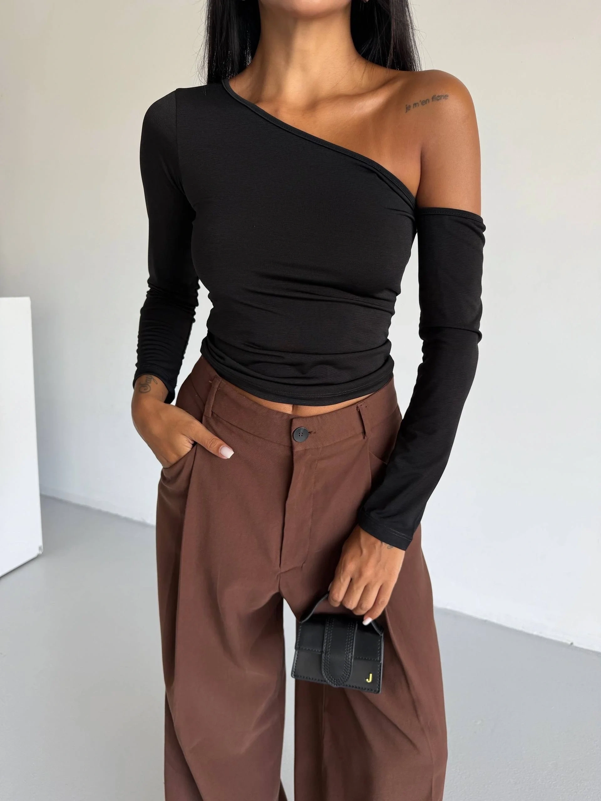 Omuz detaylı kollu bluz siyah